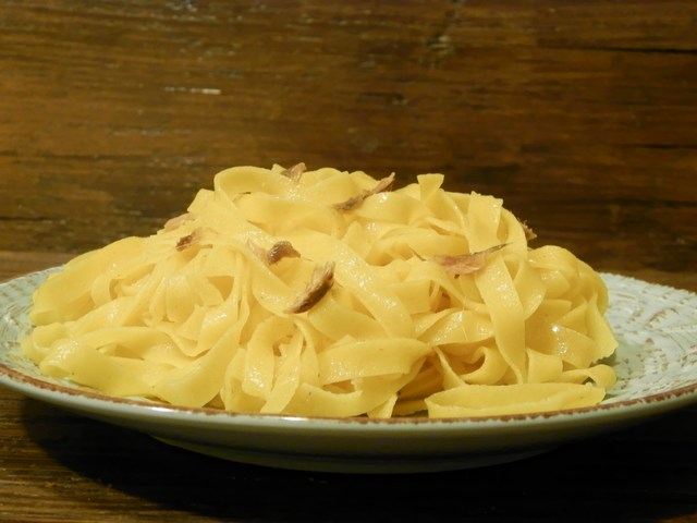 Tagliatelle al burro e acciughe