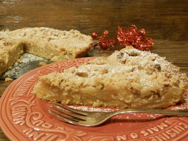 Crostata di mele al profumo di arancia con crumble alle noci