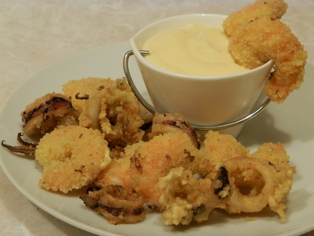 Fritto di mare in crosta di cuscus con maionese all’arancia