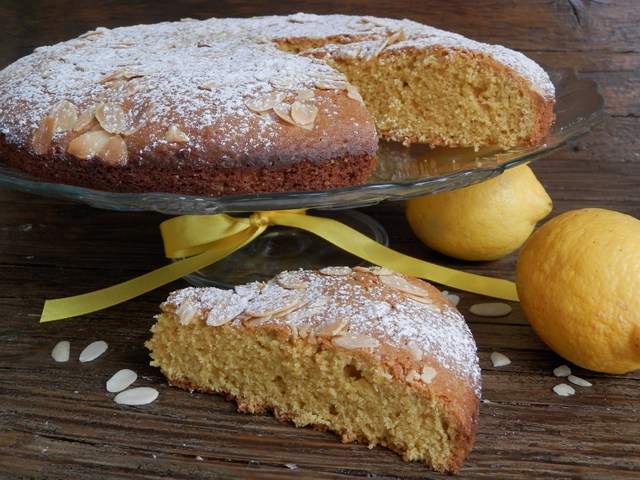 Torta di mandorle e limone di Asiago