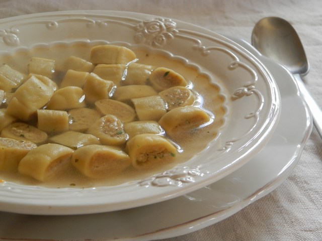 Mezze maniche dei frati in brodo