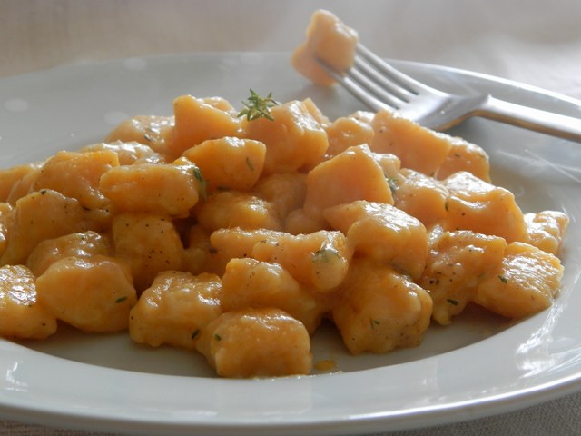 Gnocchi di zucca all’acciuga e timo