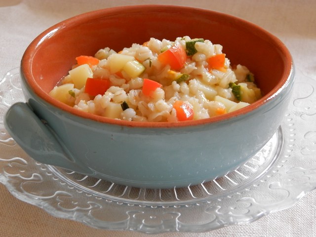 Orzo tiepido alle verdure saltate