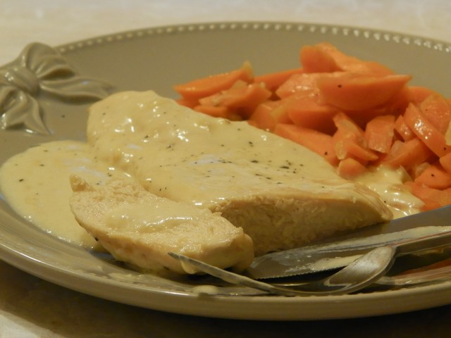 Petto di pollo alla panna con carote in padella