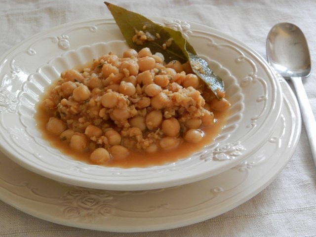 Zuppa di ceci all’alloro e sedano