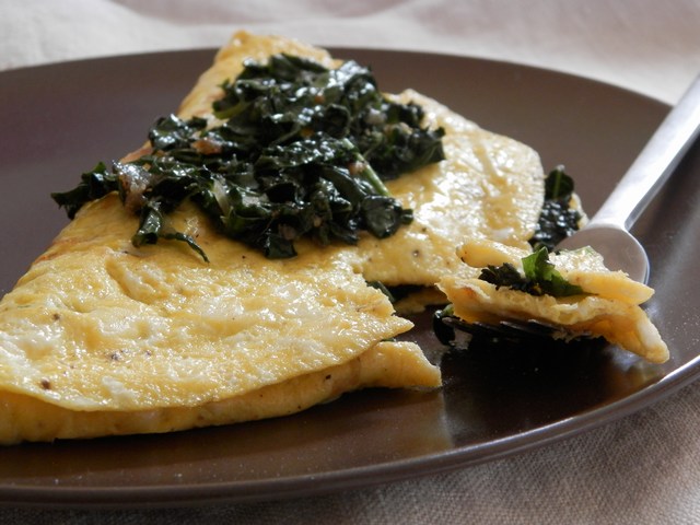 Omelette alla fontina e cavolo nero