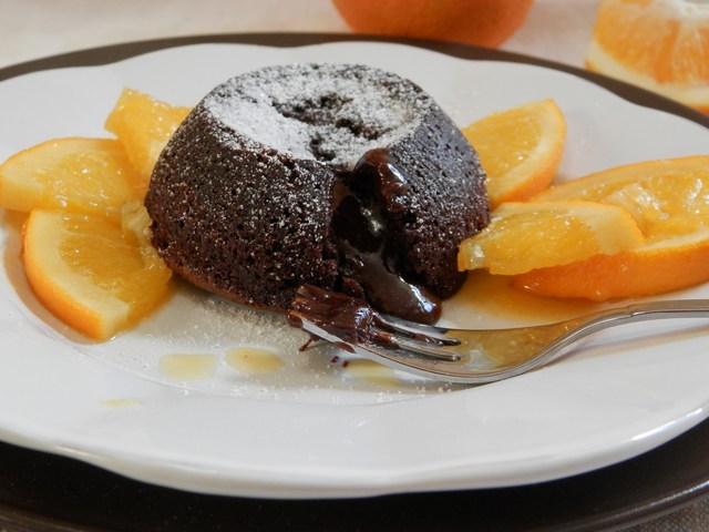 Tortino dal cuore fondente con arancia caramellata