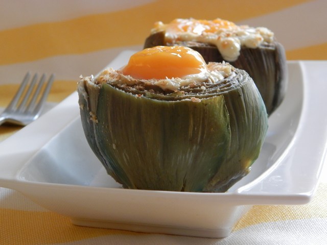 Carciofi al forno con cuore di formaggio e tuorlo