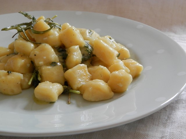 Gnocchi di patate con infusione di erbe aromatiche