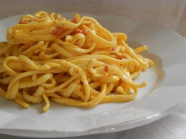 Linguine al torchio con carbonara piccante allo speck