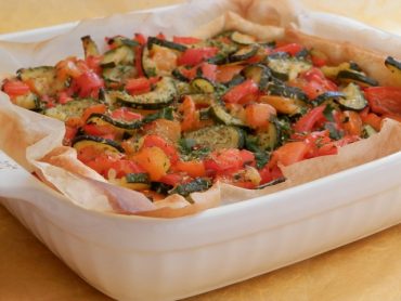 Torta salata leggera ai peperoni e zucchine