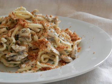 Pasta con le alici al profumo di limone