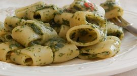 Calamarata trafilata al bronzo con pesto cotto di borragine