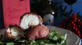 Nodini di mozzarella grigliati in abbraccio di prosciutto crudo e aceto balsamico tradizionale di Modena DOP