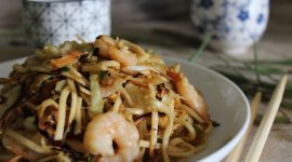 Noodles alla piastra con gamberi