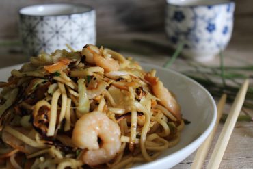 Noodles alla piastra con gamberi