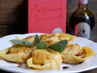 Tortelloni di zucca e noci all’Aceto balsamico Tradizionale di Modena D.O.P.