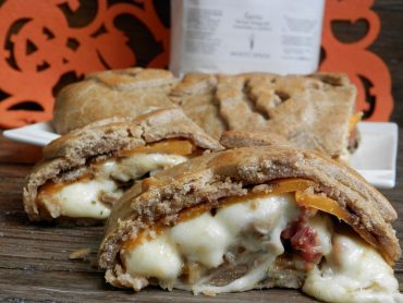 Halloweenstrudel salato di zucca grigliata e porcini in guscio in briseé al farro