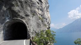In moto sul Lago di Garda tra la Strada della Forra e le Grotte di Varone