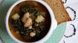 Zuppa di cannellini e cavolo nero alla toscana