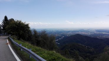 In moto nelle terre del riso fino alla Panoramica Zegna