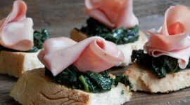 Crostoni al cavolo nero e mortadella