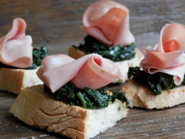 Crostoni al cavolo nero e mortadella