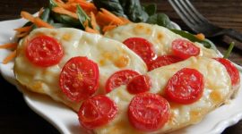 Finte bruschette di patate al forno con fontina e pomodorini