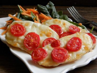 Finte bruschette di patate al forno con fontina e pomodorini