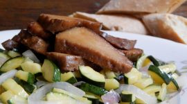 Seitan rosticciato con zucchine croccanti