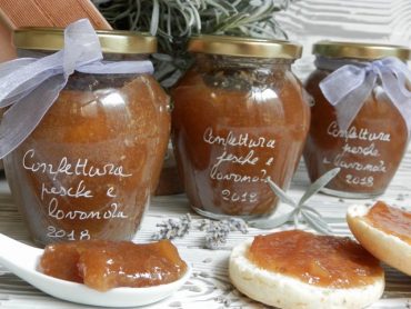 Confettura di pesche alla lavanda