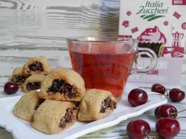 Biscotti ripieni di amarena  