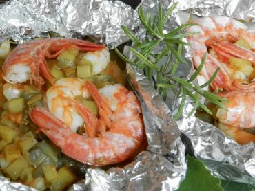 Cartoccio di gamberi e patate alle spezie