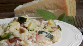 Risotto zucchine porcini e prosciutto crudo