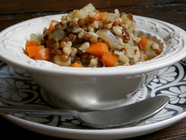 Zuppa povera di lenticchie e riso integrale