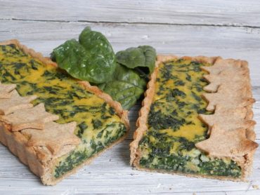 Torta salata topinambur e spinaci in crosta di briseé integrale