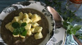 Crema di melanzane e cannellini con gnocchetti di caprino all’erba pepe