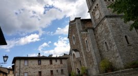 Solcando le terre del Chianti Classico tra vigneti e borghi medievali