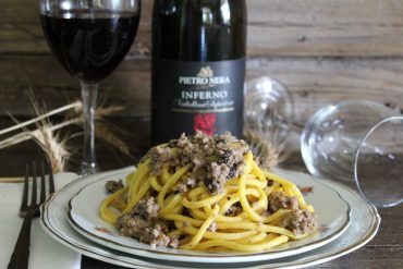 Maccheroni alla chitarra con ragù bianco di maiale al tartufo e Inferno Valtellina Superiore D.O.C.G.