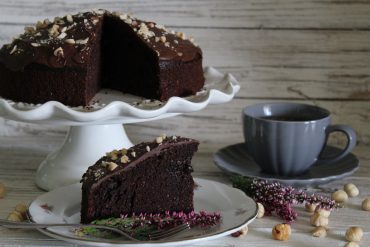 Torta morbida al cacao e nocciole