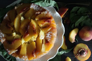 Torta di pesche rovesciata