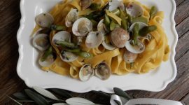 Tagliatelle con asparagi e lupini