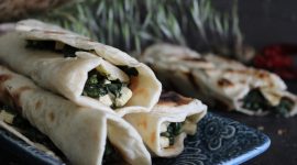 Gözleme – pane turco ripieno di spinaci e formaggio piccanti