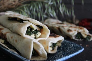 Gözleme – pane turco ripieno di spinaci e formaggio piccanti