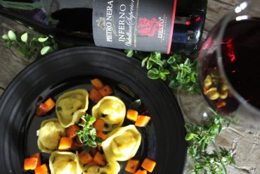 Cappellacci con ripieno di Monte Veronese e soppressa alla zucca saltata