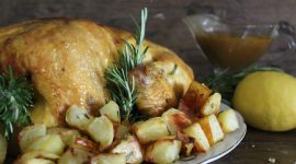 Pollo al forno della domenica con salsina di accompagnamento da urlo