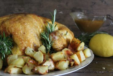 Pollo al forno della domenica con salsina di accompagnamento da urlo