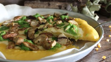 Pizza di polenta con Rustico fondente e porcini