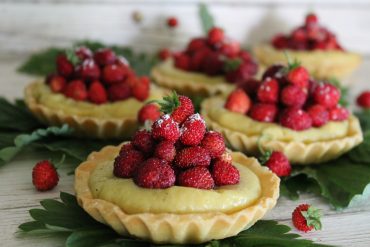 Tartellette francesi alle fragoline di bosco – Tartes aux fraises